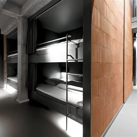 Hostel Roberta's Society *