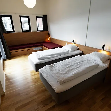 Hostel Roberta's Society