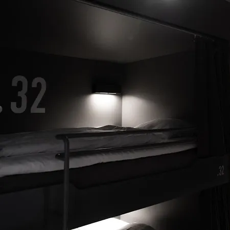 Roberta's Society Хостел Орхус