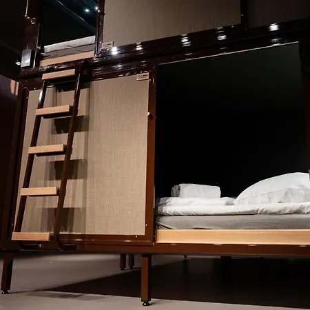 Roberta's Society Хостел Орхус