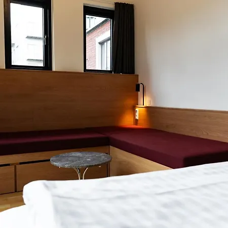 Hostel Roberta's Society *