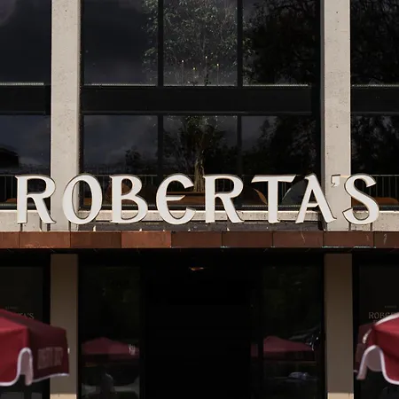 Roberta's Society Хостел Орхус