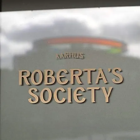 Хостел Roberta's Society